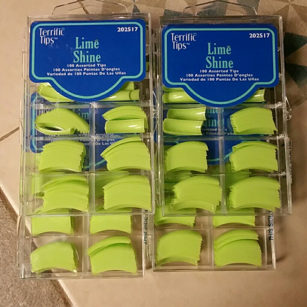 Set of 4 "Terrific Tips" Lime Shine Nail Tips
